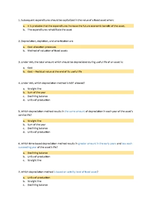 Qiz qollari bilan dumbasini yoydi.